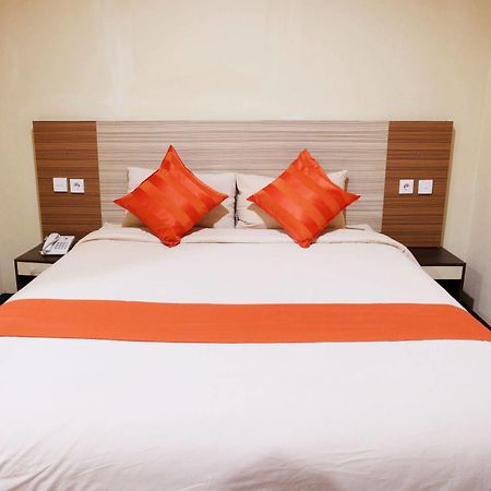 Agraha Andalas Hotel Makassar Exteriör bild
