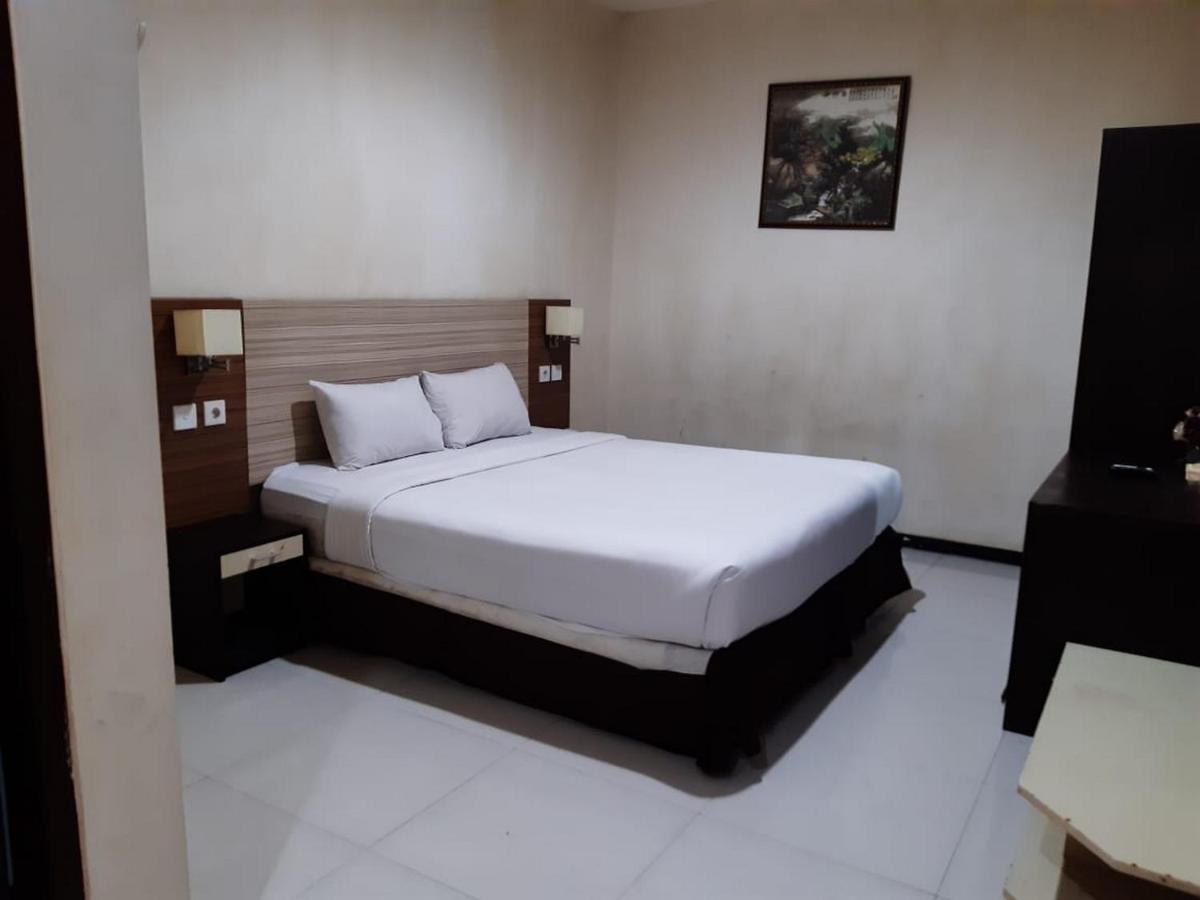 Agraha Andalas Hotel Makassar Exteriör bild