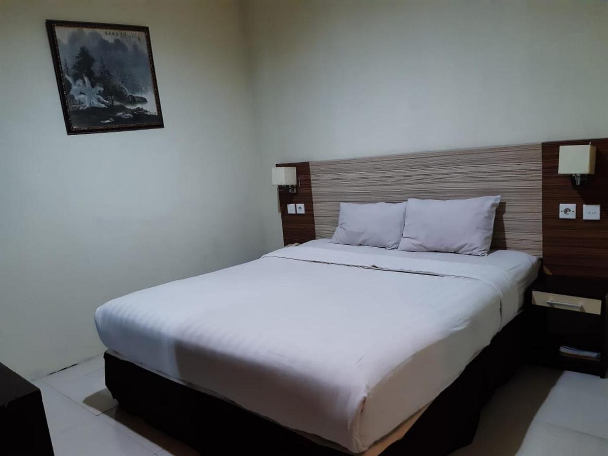 Agraha Andalas Hotel Makassar Exteriör bild