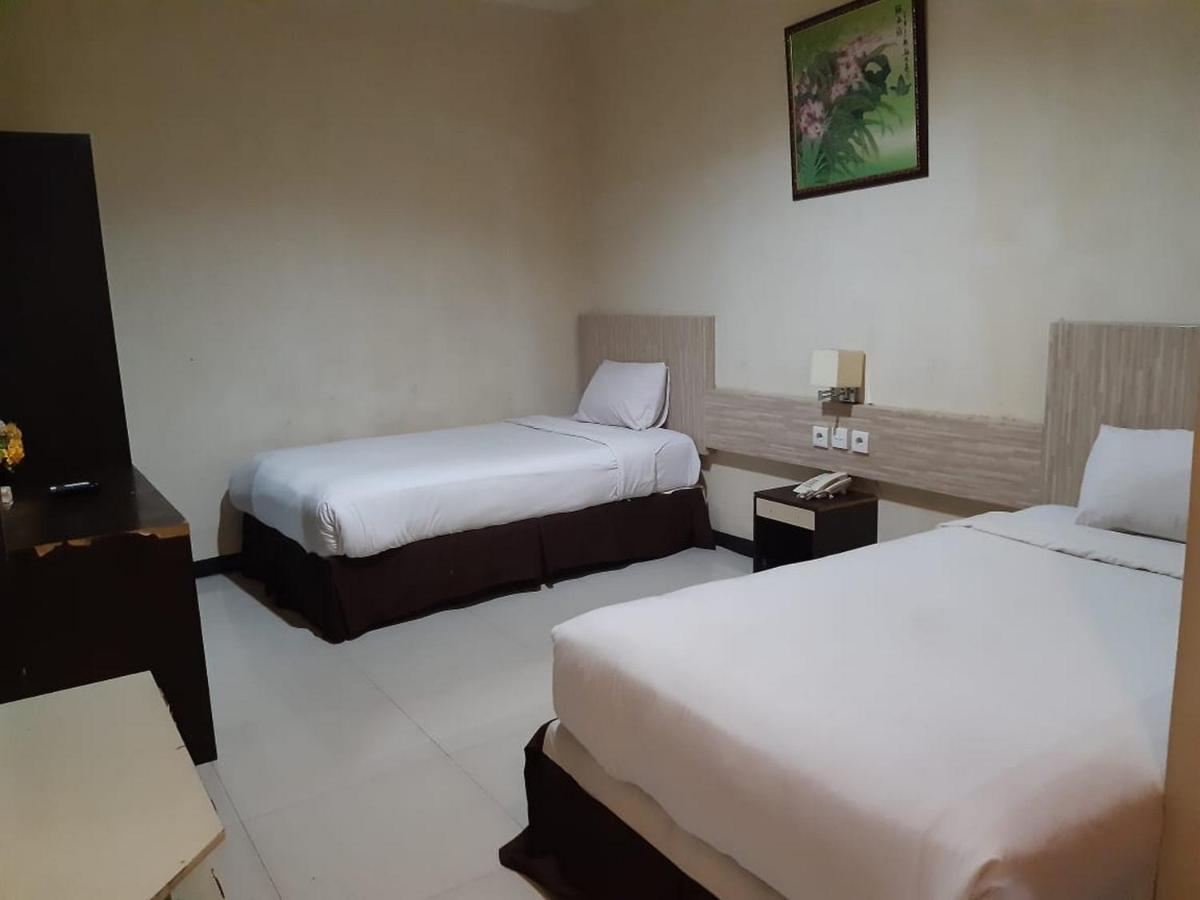 Agraha Andalas Hotel Makassar Exteriör bild