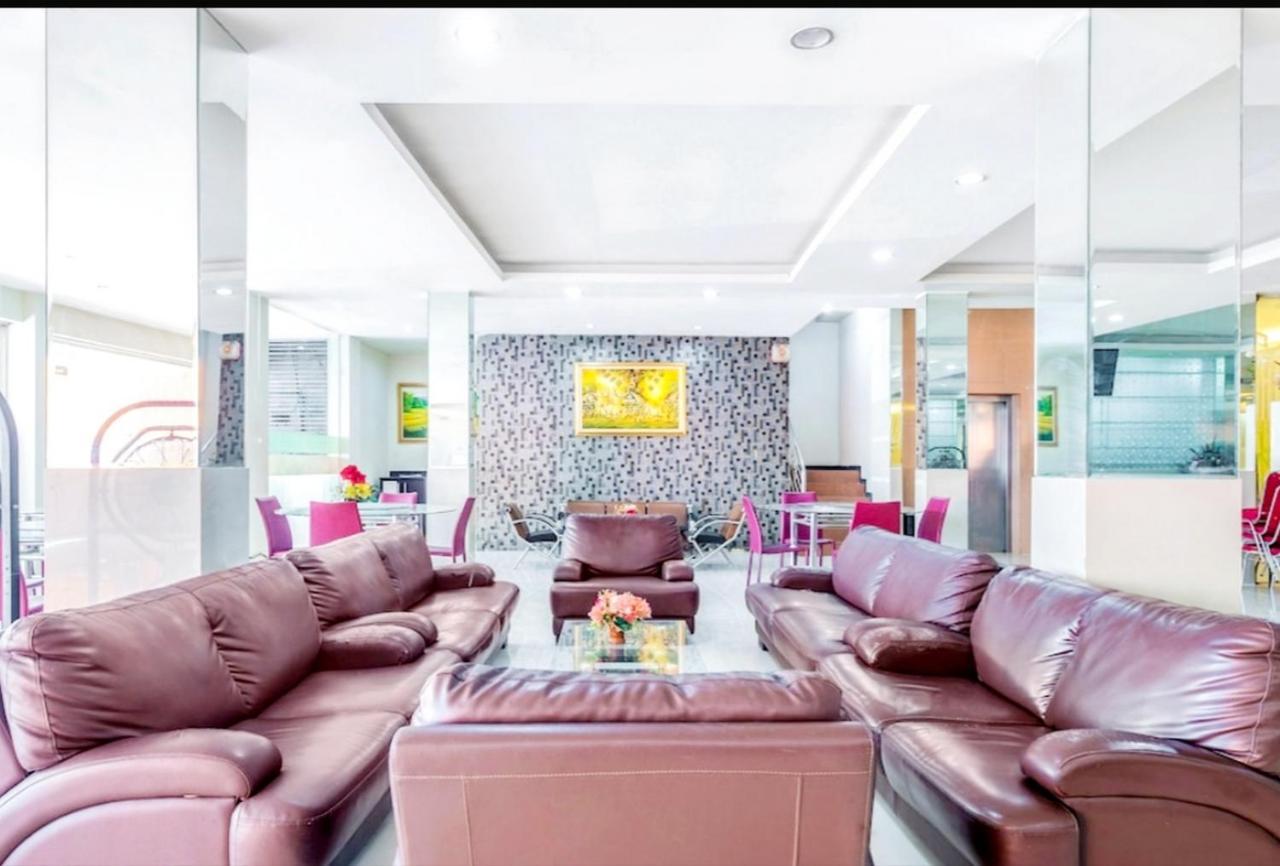 Agraha Andalas Hotel Makassar Exteriör bild