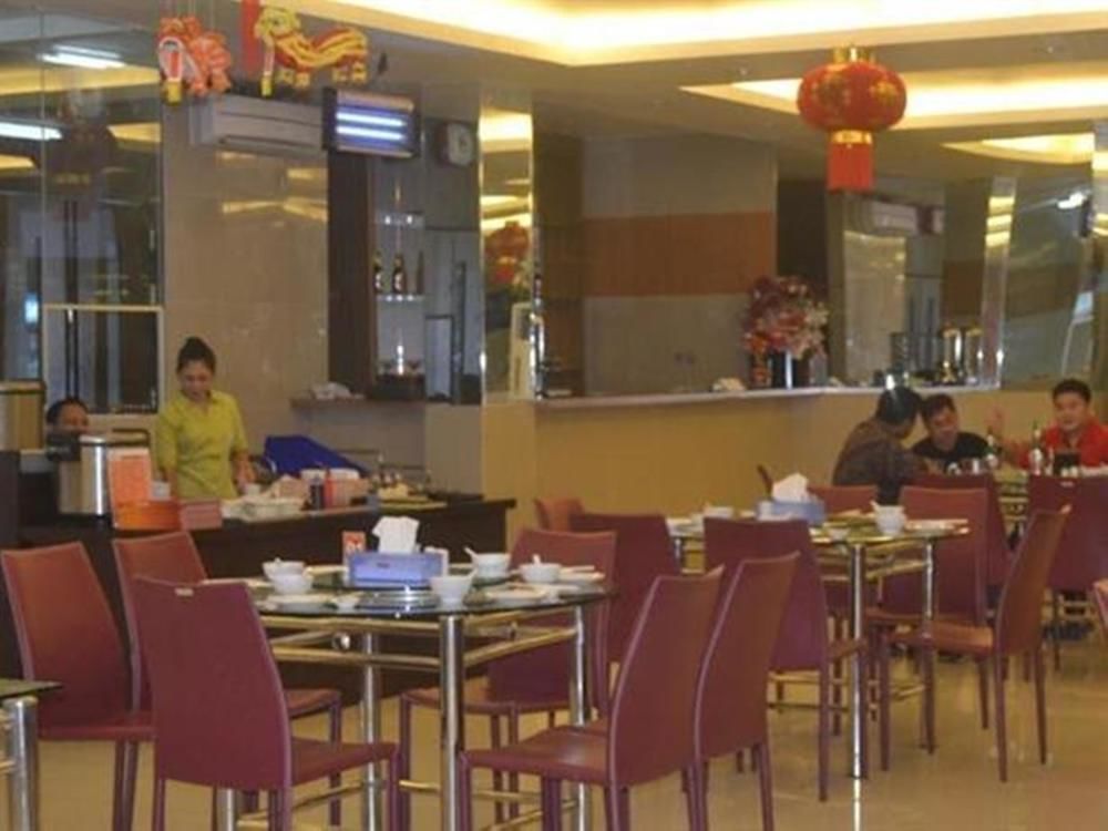 Agraha Andalas Hotel Makassar Exteriör bild