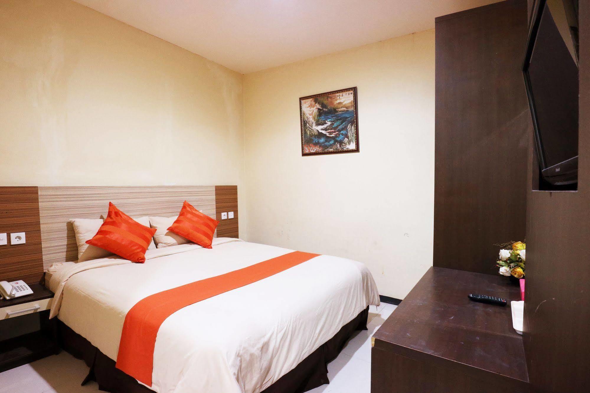 Agraha Andalas Hotel Makassar Exteriör bild