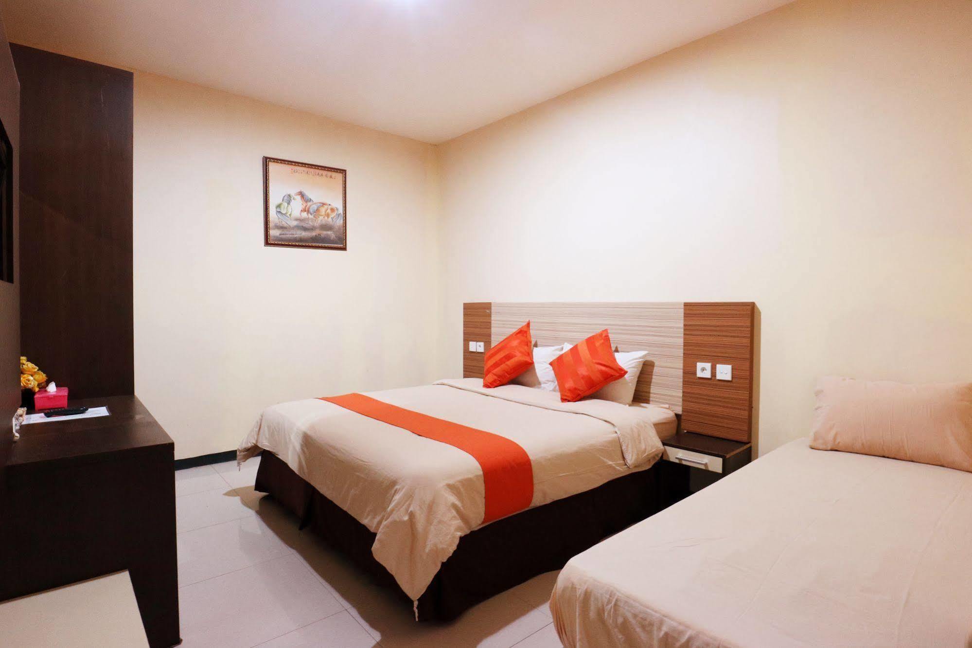 Agraha Andalas Hotel Makassar Exteriör bild