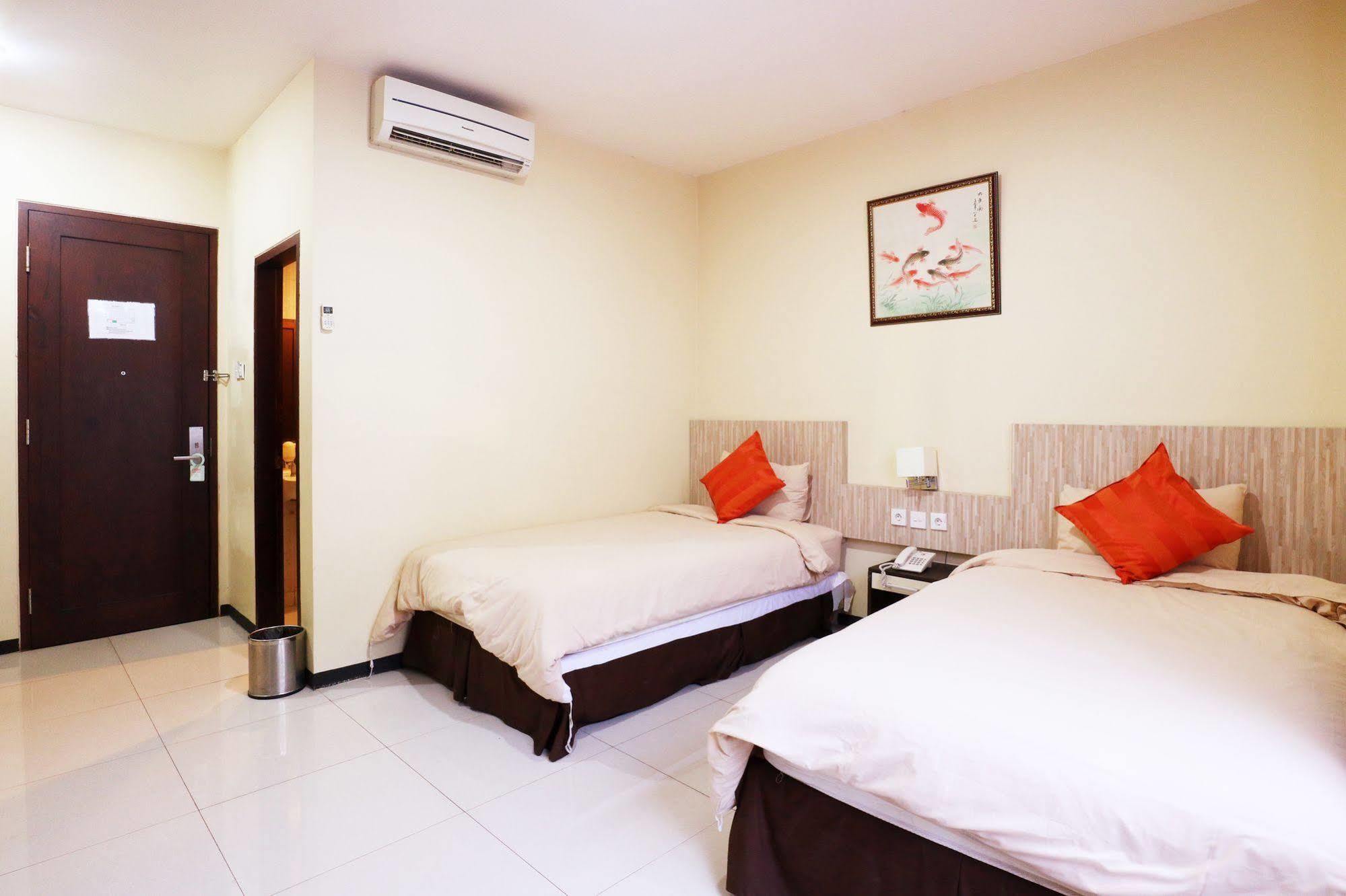 Agraha Andalas Hotel Makassar Exteriör bild