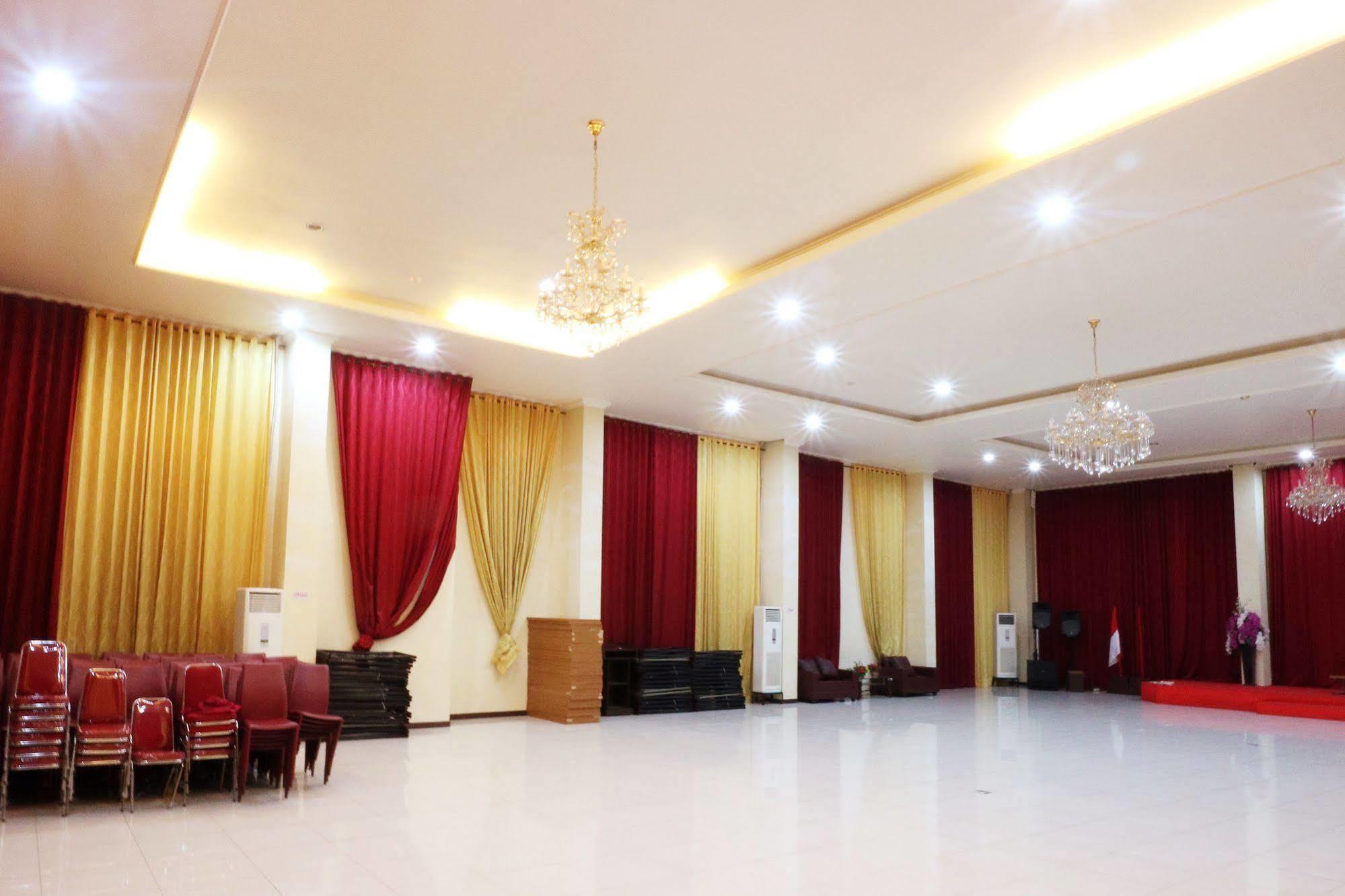 Agraha Andalas Hotel Makassar Exteriör bild