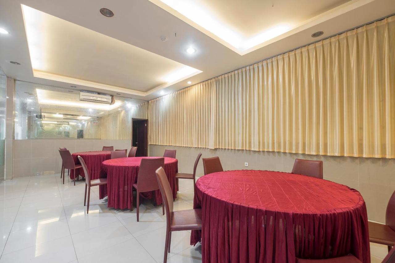 Agraha Andalas Hotel Makassar Exteriör bild