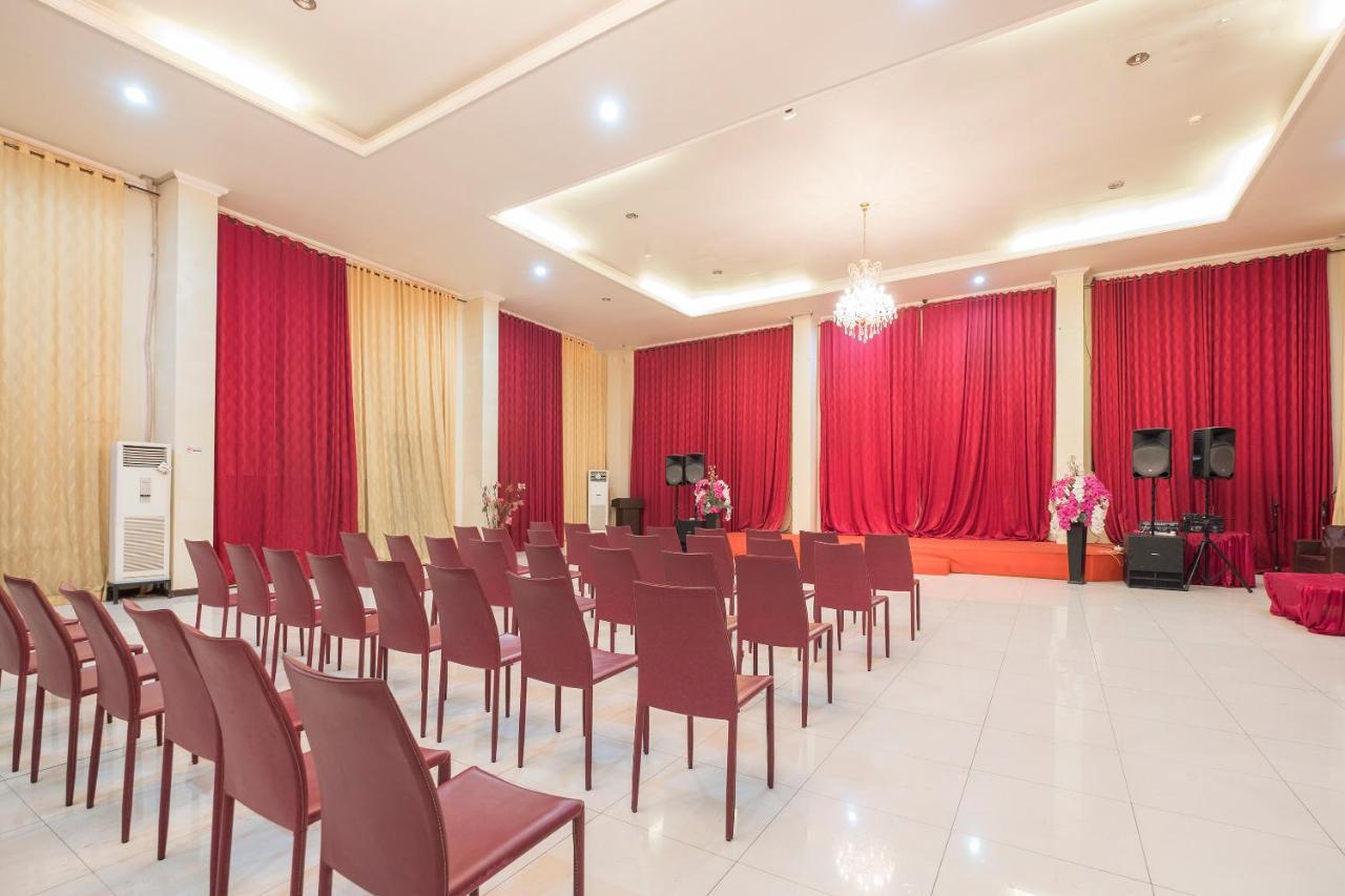 Agraha Andalas Hotel Makassar Exteriör bild