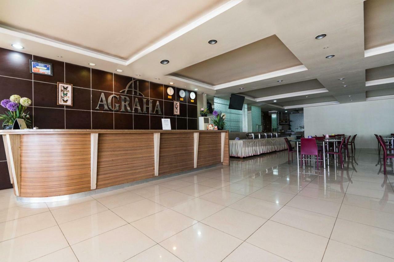 Agraha Andalas Hotel Makassar Exteriör bild