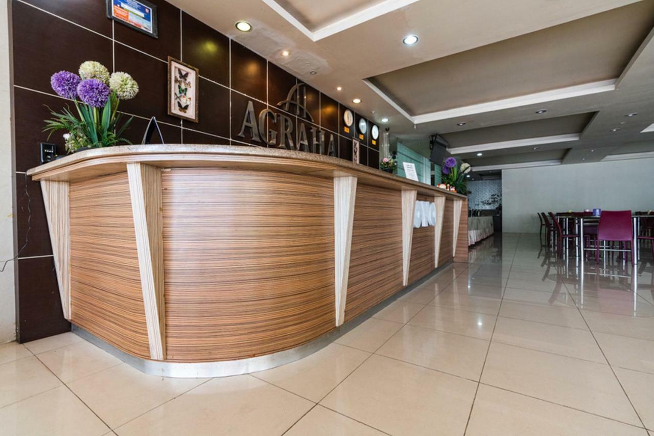 Agraha Andalas Hotel Makassar Exteriör bild