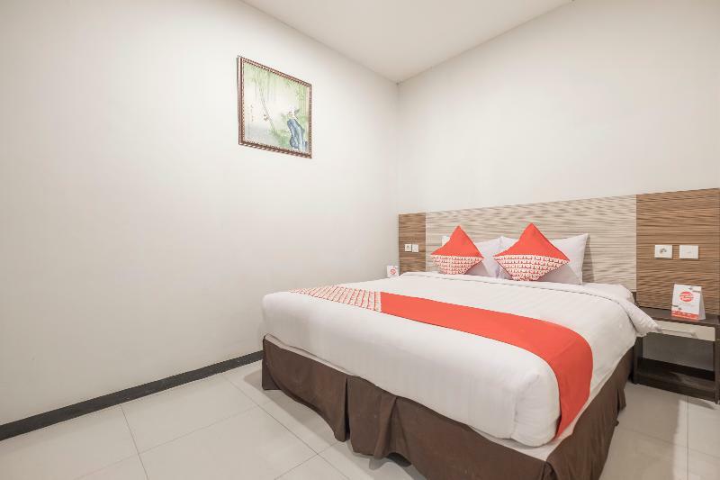 Agraha Andalas Hotel Makassar Exteriör bild