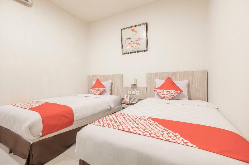 Agraha Andalas Hotel Makassar Exteriör bild