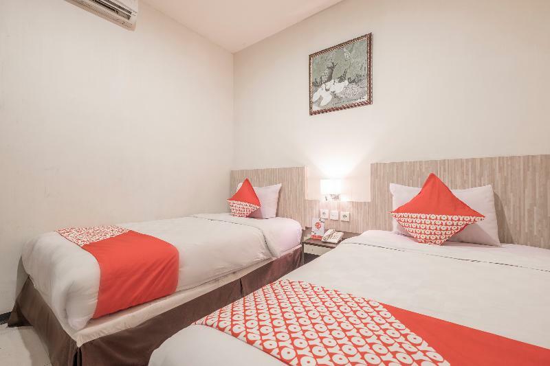 Agraha Andalas Hotel Makassar Exteriör bild